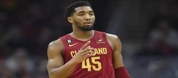 Mitchell ghi được 43 điểm khi Cavaliers đánh bại Pacers và rút ngắn cách biệt xuống còn 1-2 trong loạt trận