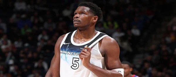 Edwards ghi được hơn 30 điểm liên tiếp, Timberwolves đảo ngược thế trận trước Warriors với tỷ số 117-110 và giành lợi thế