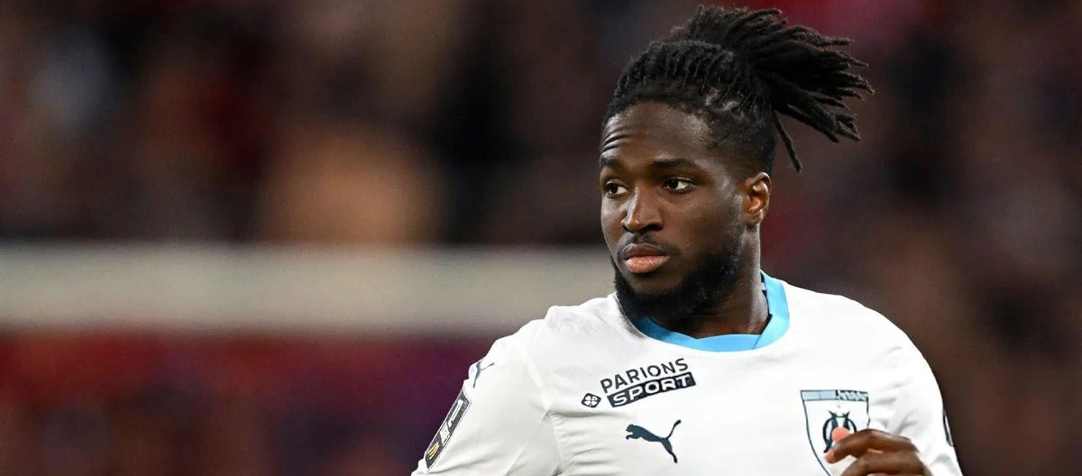 Marseille chính thức mua lại quyền sở hữu cầu thủ chạy cánh người Anh Jonathan Rowe đang được Norwich City cho mượn.