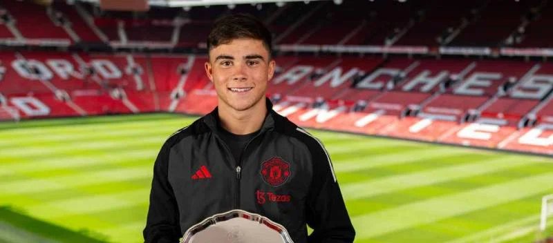 Harry Armas giành giải Cầu thủ trẻ xuất sắc nhất năm của Manchester United