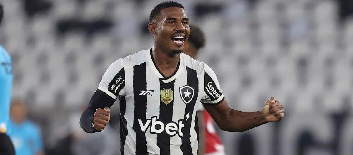 Brighton đang đàm phán với Botafogo về việc chuyển nhượng hậu vệ cánh trái trẻ người Brazil Cuiabano.