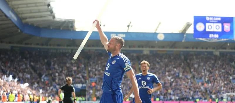 Trận đấu thứ 500 của Vardy là sự kết thúc cho 13 năm huyền thoại của anh