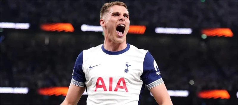 Biến lời chỉ trích thành động lực, Van der Ven hy vọng sẽ mang lại sự thay đổi cho Tottenham cùng các đồng đội
