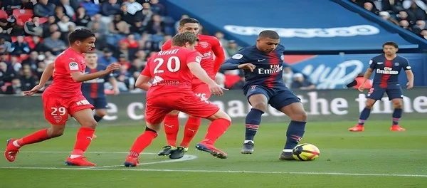 Metz hòa Reims 1-1 ở lượt đi vòng play-off thăng hạng Ligue 1 của Pháp