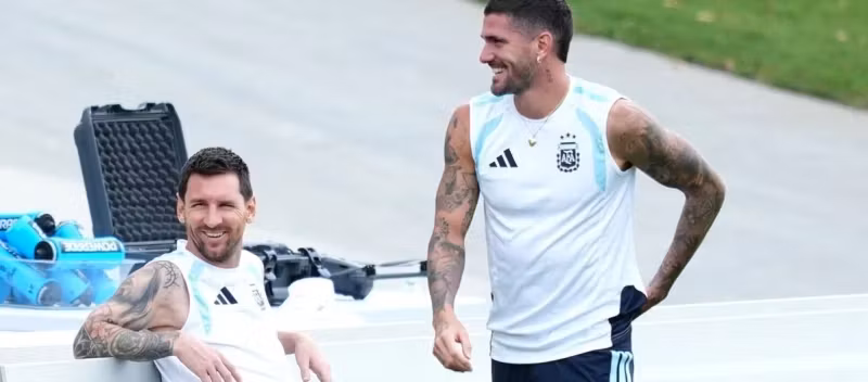 De Paul rất vui vì Messi thích thú khi tham gia World Cup.